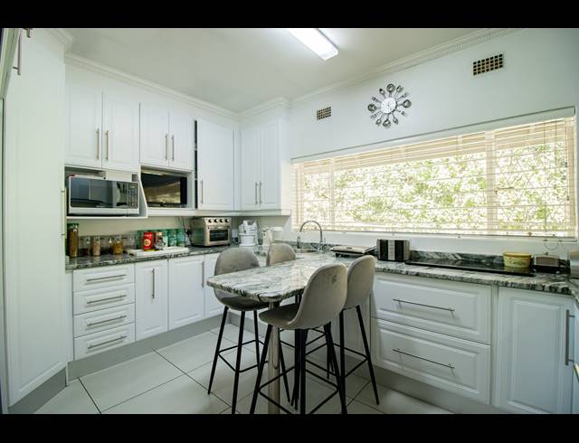 5 BEDROOM HOUSE FOR SALE IN ESSEXWOLD